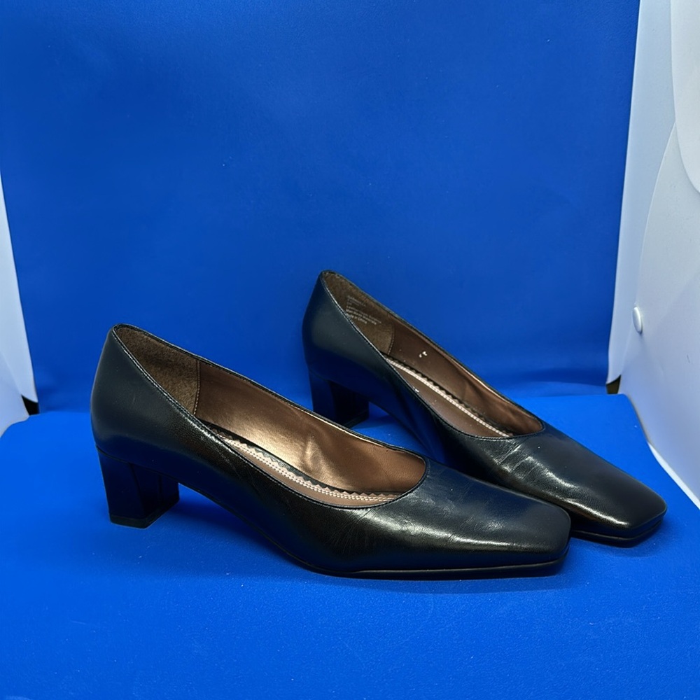 Black Naturalizer short heeled pump